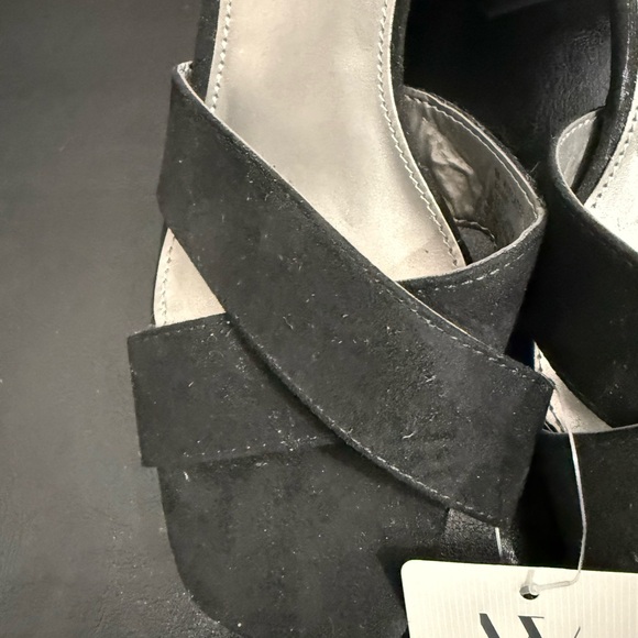 Worthington Elegant Black Heels - Picture 5 of 15